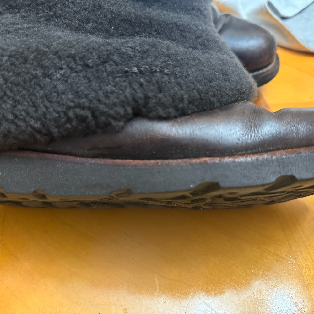 UGG MAYLIN BROWN SHEEPSKIN BOOTS - Picture 5 of 6